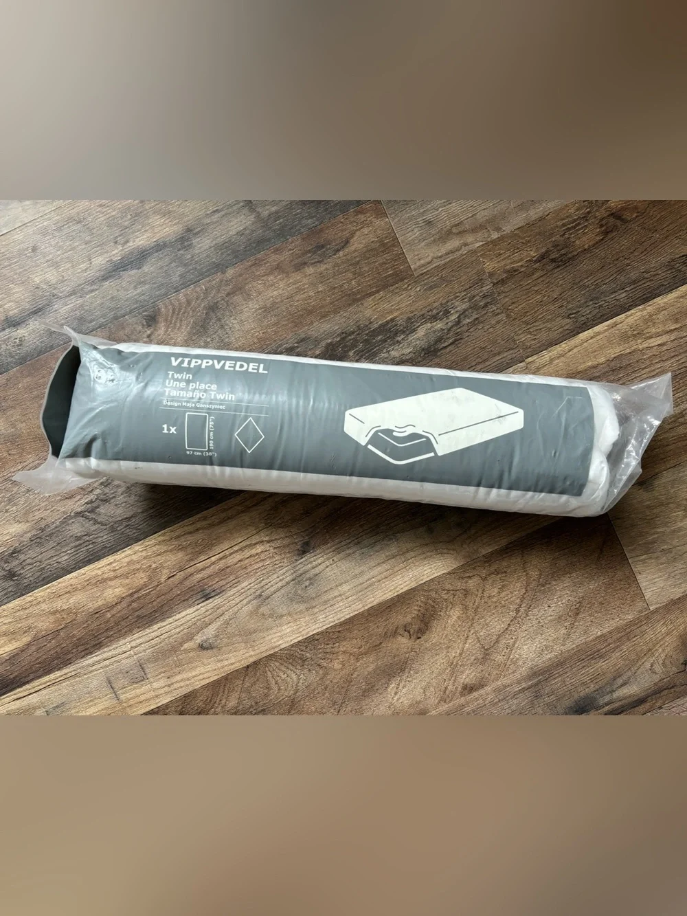 IKEA VIPPVEDEL twin-size mattress protector.
